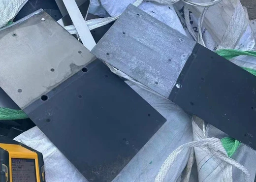 Reciclagem de placas de titânio para eletrodeposição de metais não ferrosos