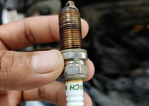 Reciclagem de velas de ignição de irídio e platina NGK7A7