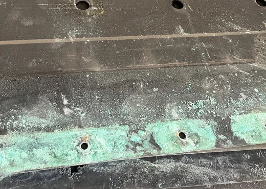 Reciclagem de placas de titânio para folha gravada